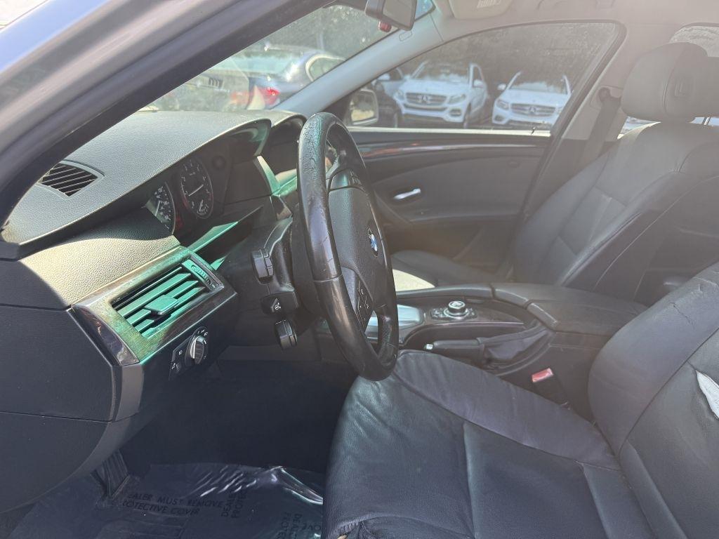 BMW 5 Series 4dr Sdn 528i RWD 2010