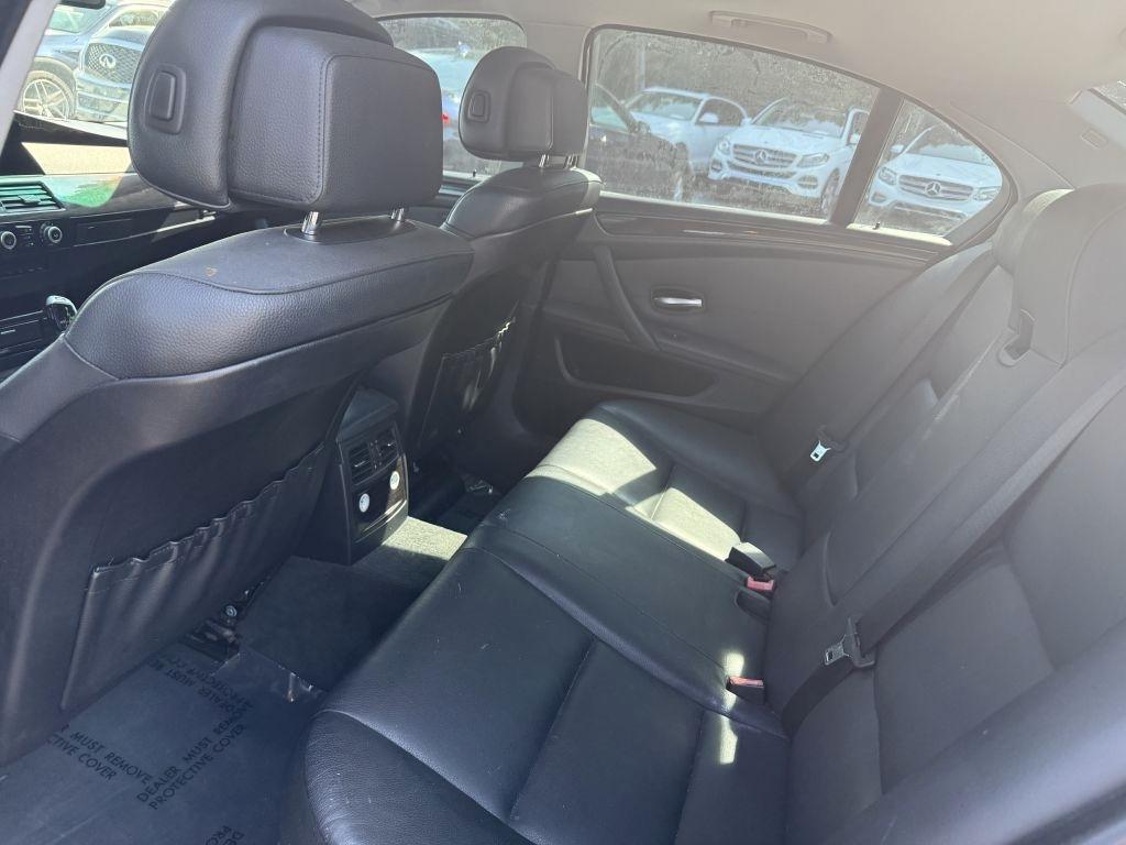 BMW 5 Series 4dr Sdn 528i RWD 2010