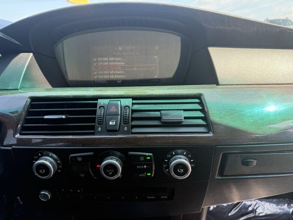 BMW 5 Series 4dr Sdn 528i RWD 2010