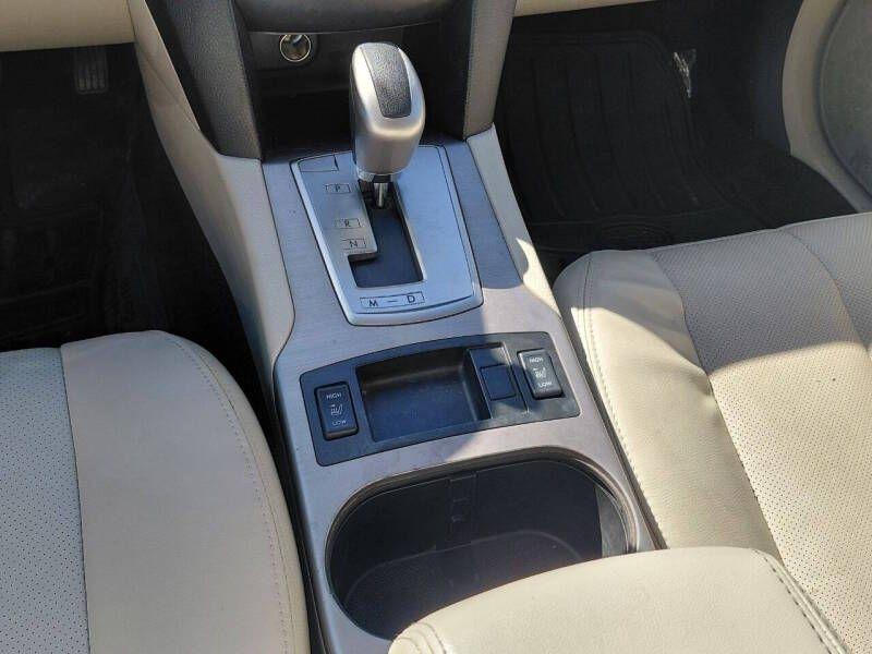 Subaru Outback 4dr Wgn H4 Auto 2.5i Limited 2012