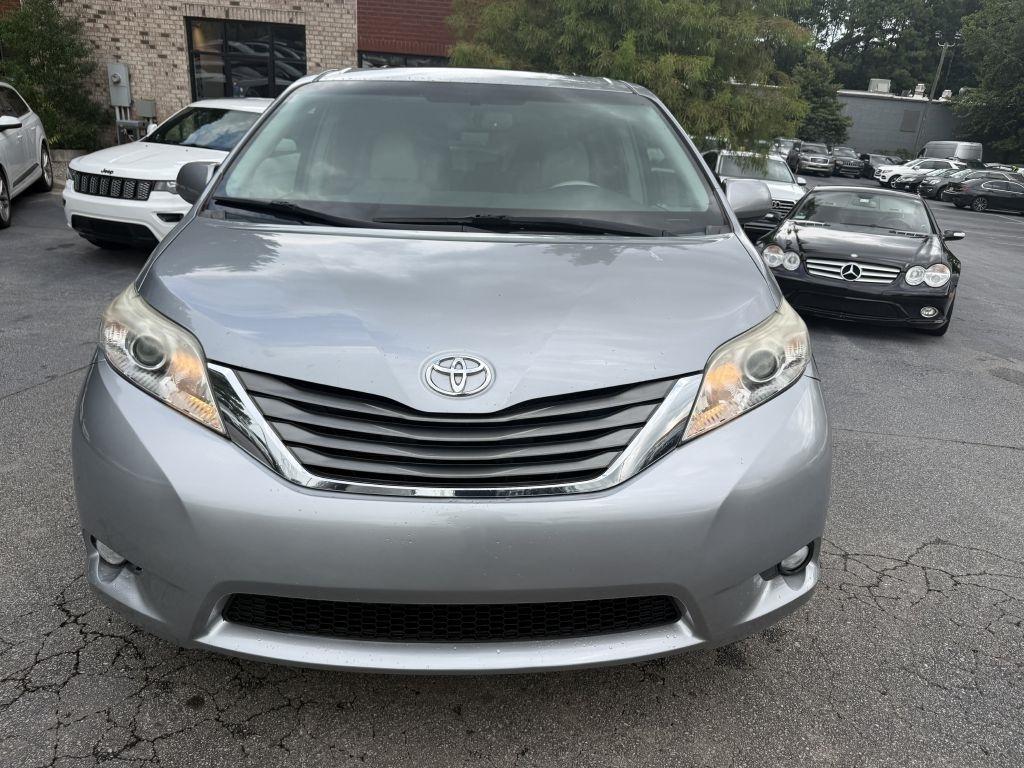 Toyota Sienna 5dr 7-Pass Van V6 XLE AWD (Natl) 2013