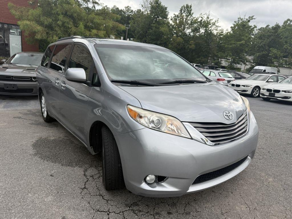 Toyota Sienna 5dr 7-Pass Van V6 XLE AWD (Natl) 2013