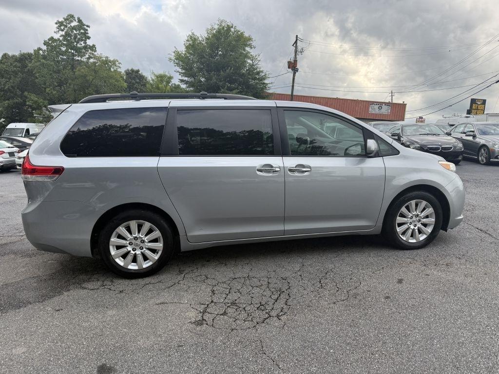 Toyota Sienna 5dr 7-Pass Van V6 XLE AWD (Natl) 2013