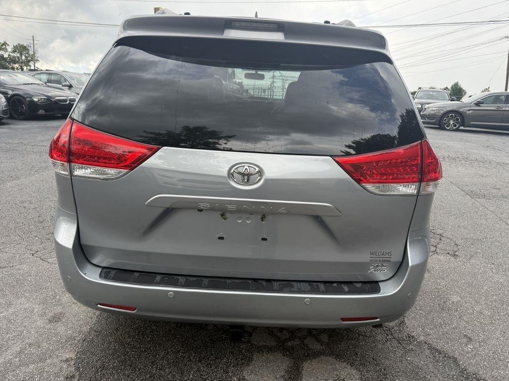 Toyota Sienna 5dr 7-Pass Van V6 XLE AWD (Natl) 2013