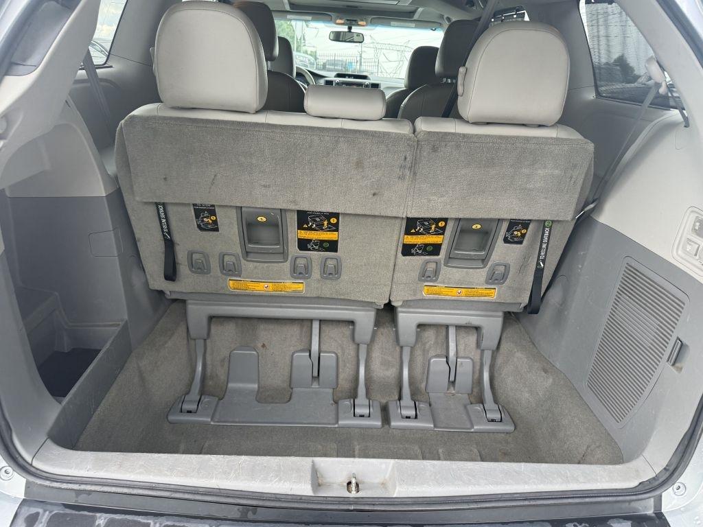 Toyota Sienna 5dr 7-Pass Van V6 XLE AWD (Natl) 2013