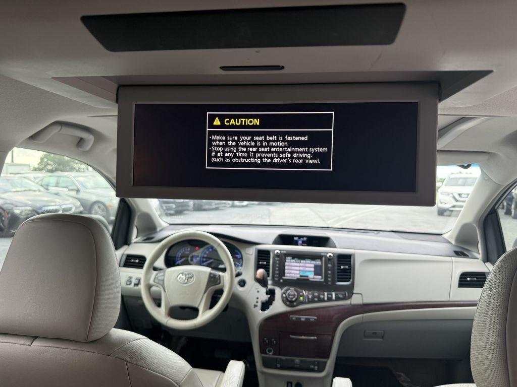 Toyota Sienna 5dr 7-Pass Van V6 XLE AWD (Natl) 2013