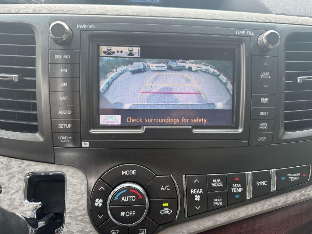 Toyota Sienna 5dr 7-Pass Van V6 XLE AWD (Natl) 2013