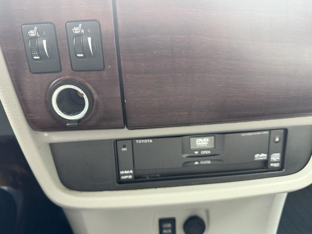 Toyota Sienna 5dr 7-Pass Van V6 XLE AWD (Natl) 2013