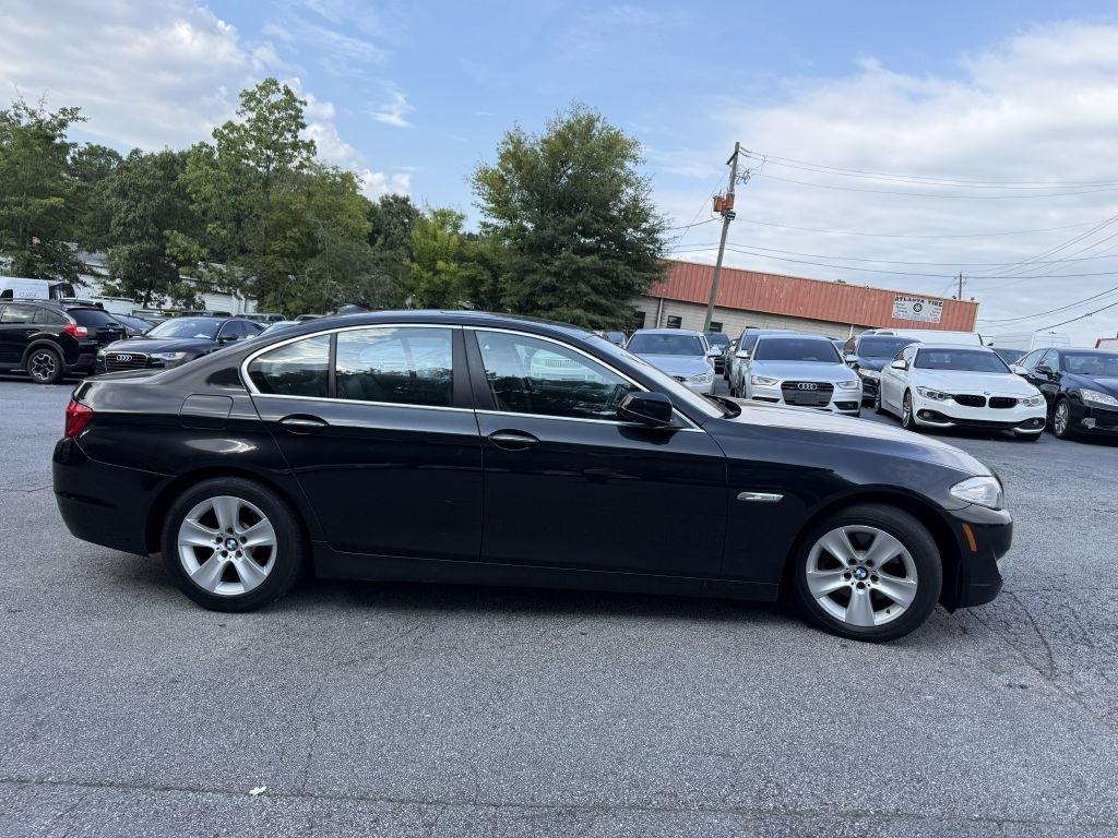 BMW 5 Series 4dr Sdn 528i RWD 2011