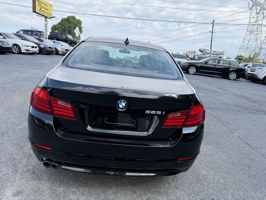 BMW 5 Series 4dr Sdn 528i RWD 2011