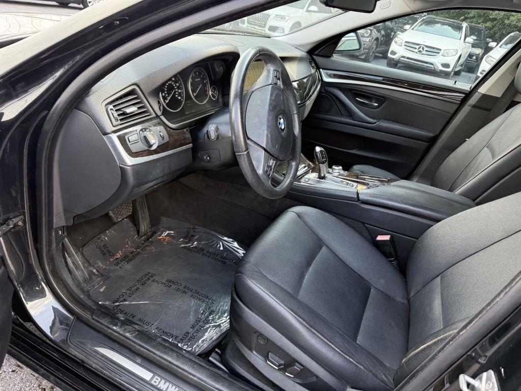 BMW 5 Series 4dr Sdn 528i RWD 2011