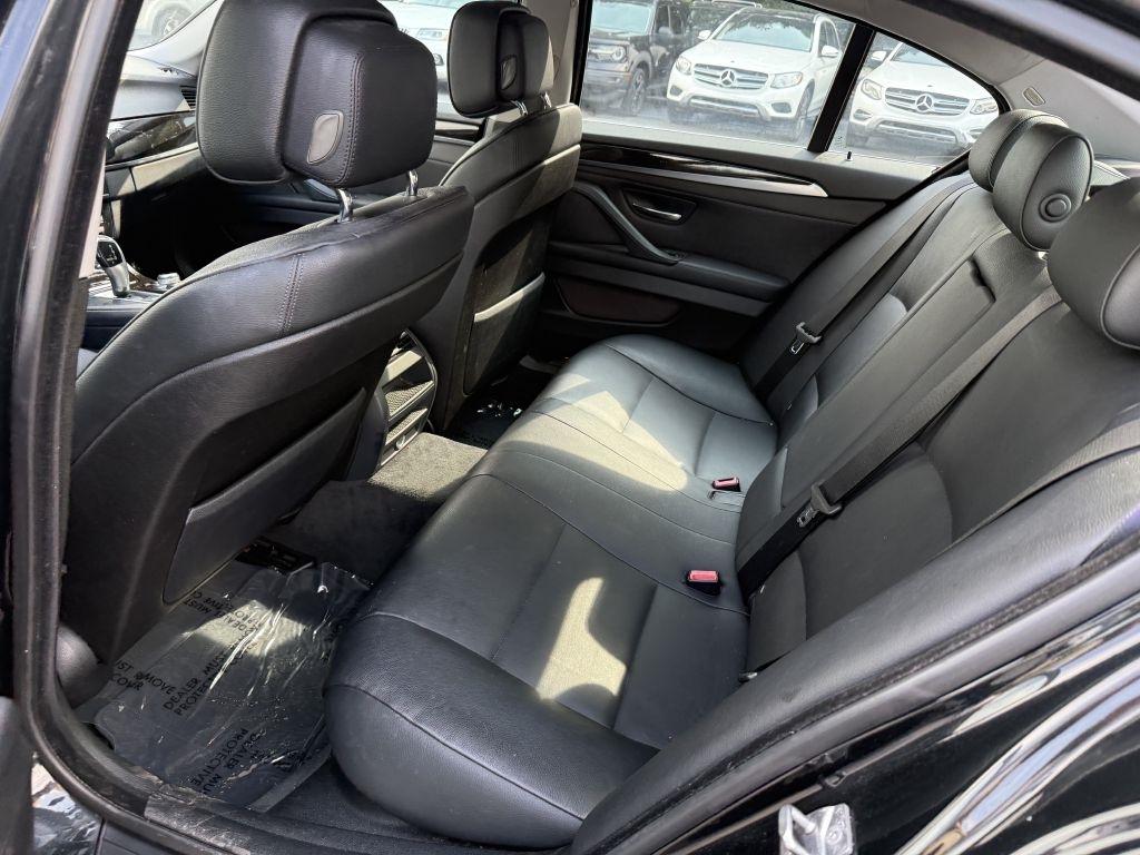 BMW 5 Series 4dr Sdn 528i RWD 2011
