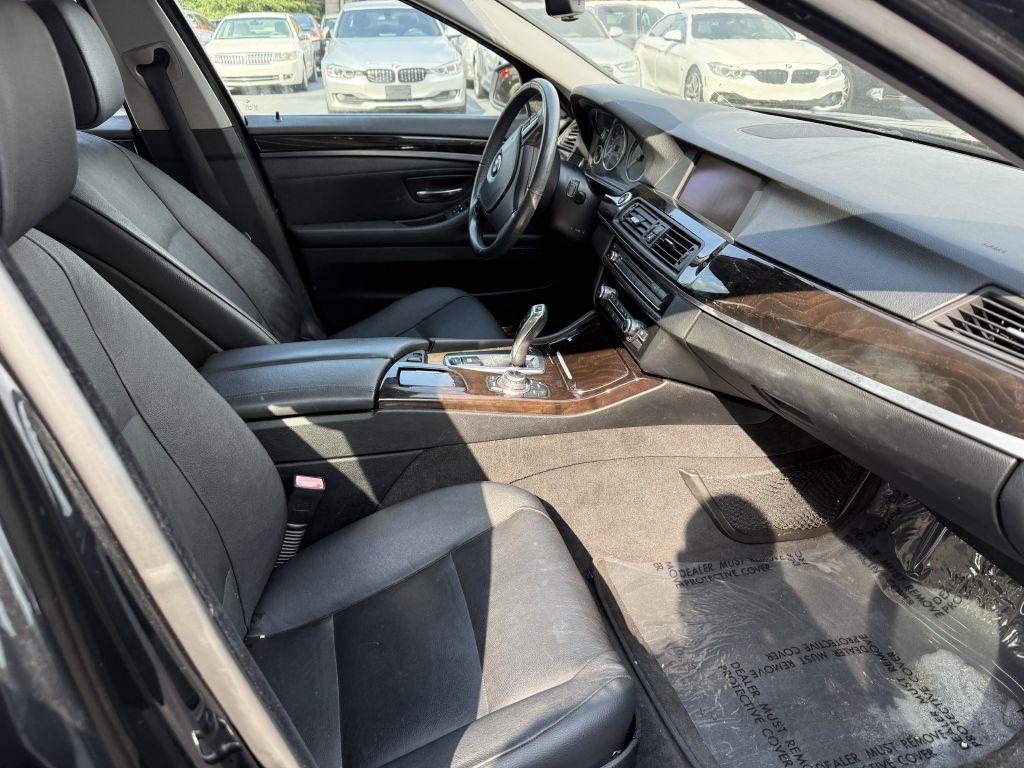 BMW 5 Series 4dr Sdn 528i RWD 2011