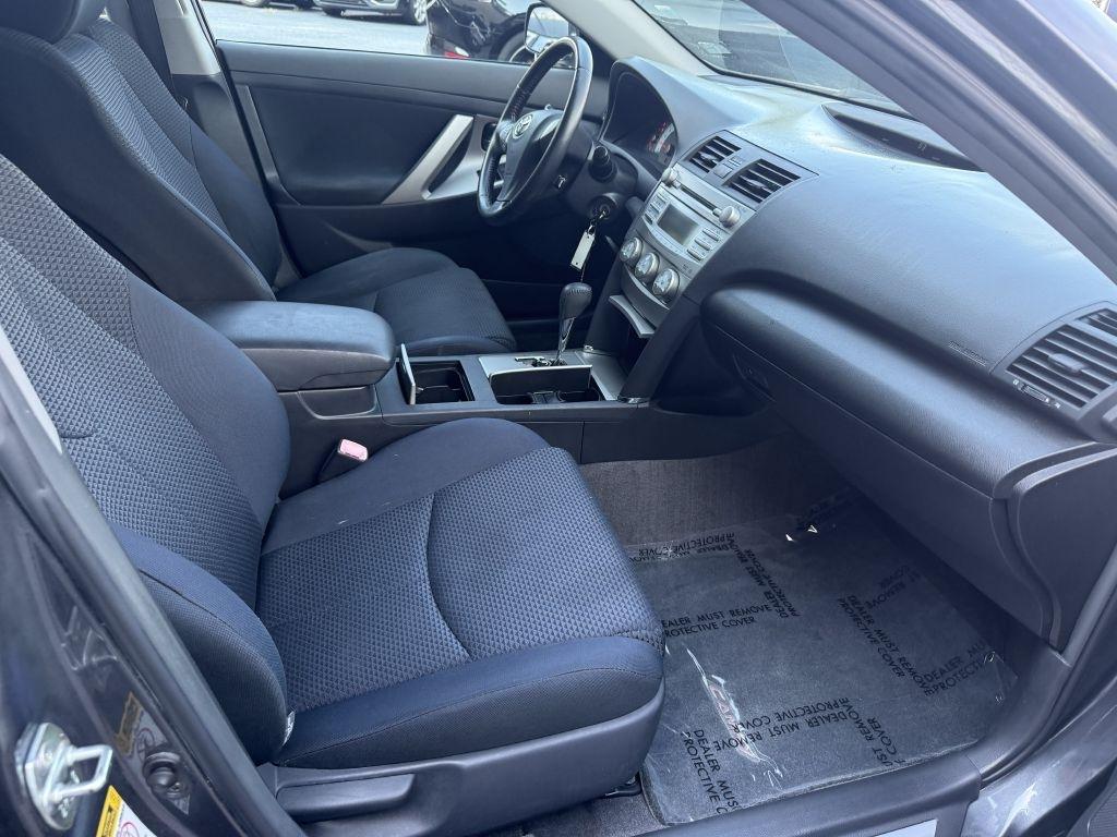 Toyota Camry 4dr Sdn I4 Man (Natl) 2010