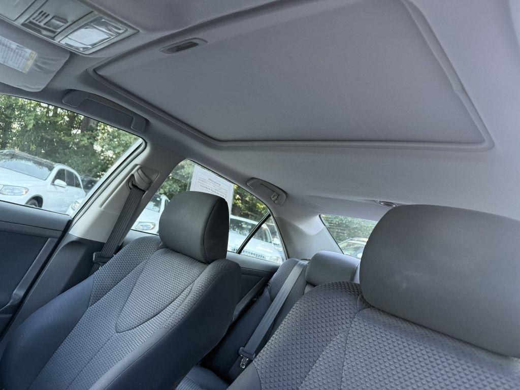 Toyota Camry 4dr Sdn I4 Man (Natl) 2010