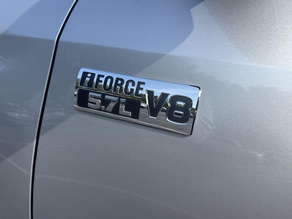 Toyota Tundra 2WD Truck CrewMax 5.7L V8 6-Spd AT SR5 (Natl) 2014