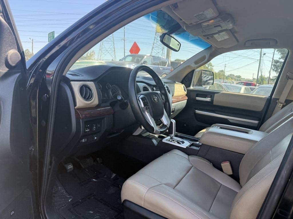 Toyota Tundra 2WD Limited CrewMax 5.5' Bed 5.7L FFV (Natl) 2017