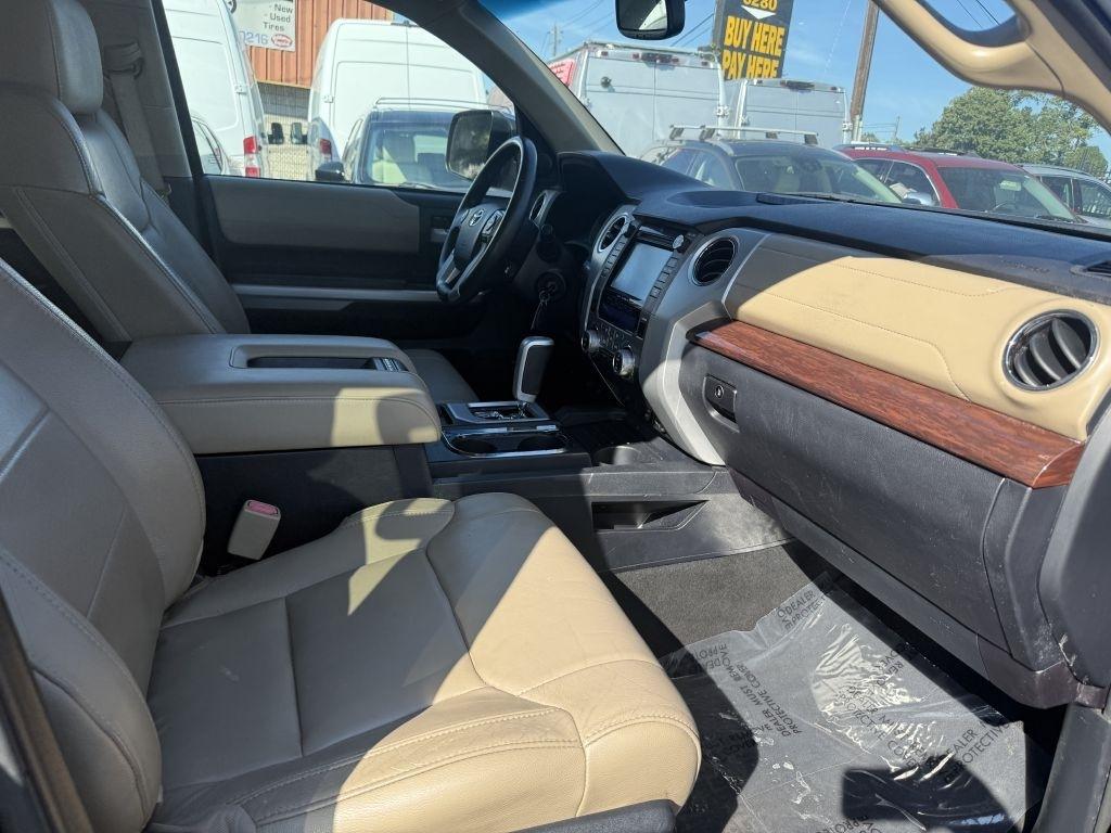 Toyota Tundra 2WD Limited CrewMax 5.5' Bed 5.7L FFV (Natl) 2017
