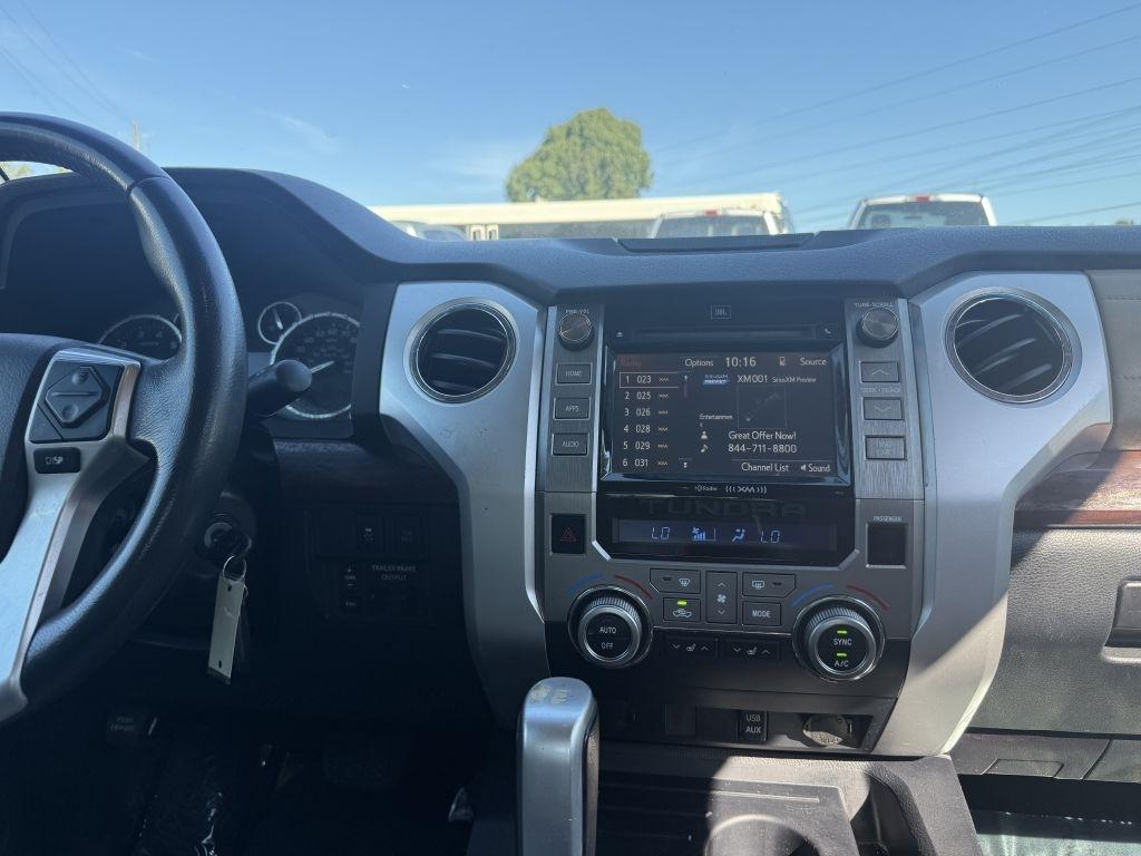 Toyota Tundra 2WD Limited CrewMax 5.5' Bed 5.7L FFV (Natl) 2017