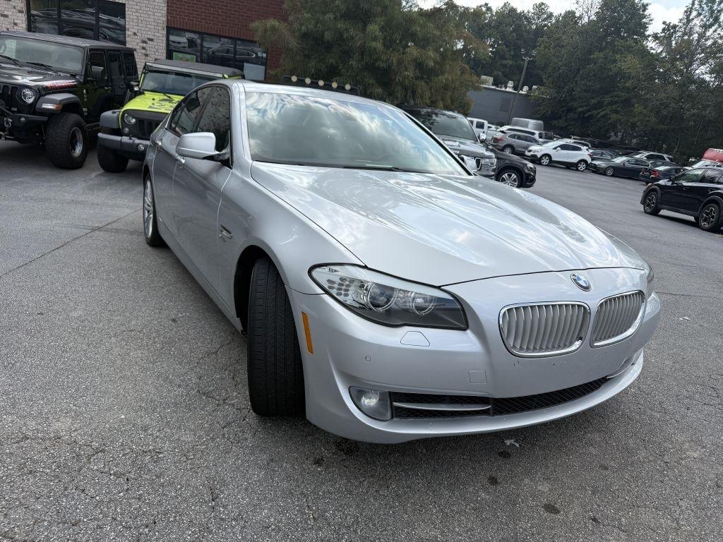 BMW 5 Series 4dr Sdn 550i xDrive AWD 2011