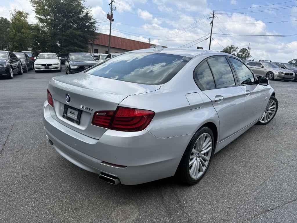 BMW 5 Series 4dr Sdn 550i xDrive AWD 2011