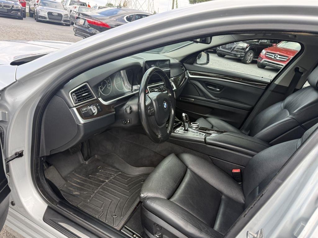 BMW 5 Series 4dr Sdn 550i xDrive AWD 2011