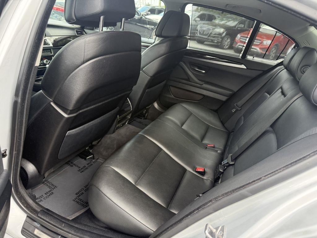 BMW 5 Series 4dr Sdn 550i xDrive AWD 2011