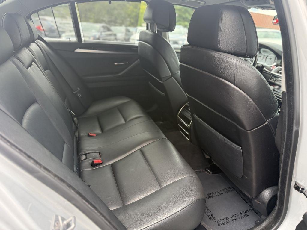 BMW 5 Series 4dr Sdn 550i xDrive AWD 2011