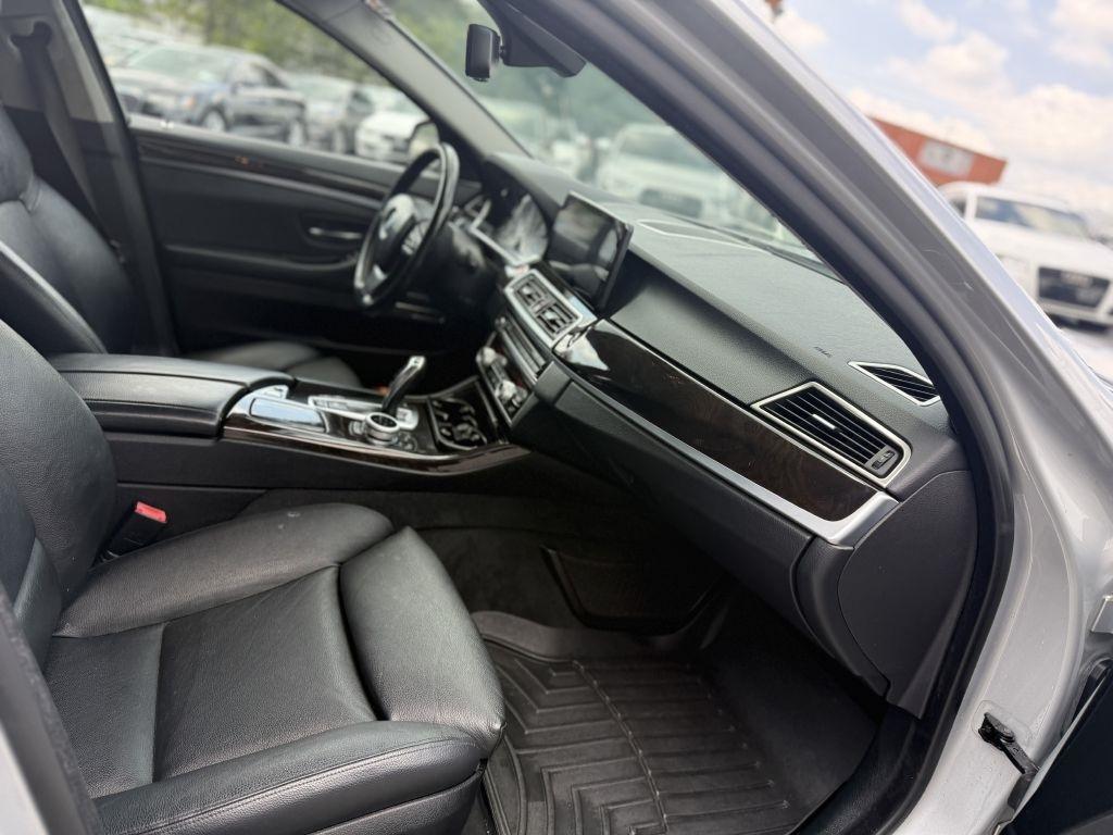 BMW 5 Series 4dr Sdn 550i xDrive AWD 2011