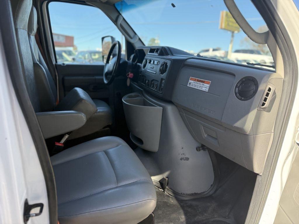 Ford E-Series Cutaway E-350 DRW 138" WB 2017