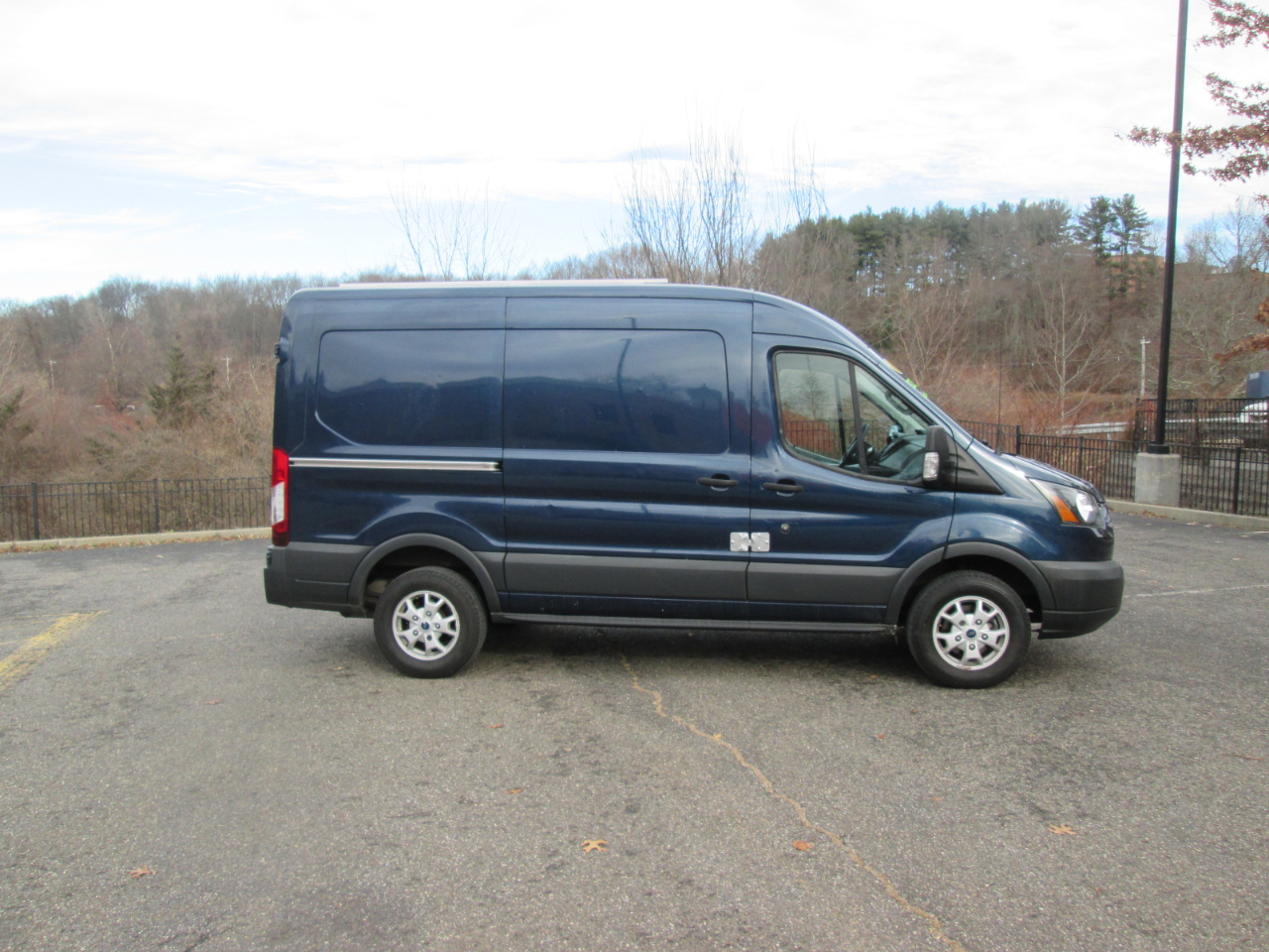 Ford Transit 250 Van Med. Roof w/Sliding Pass. 130-in. WB 2015