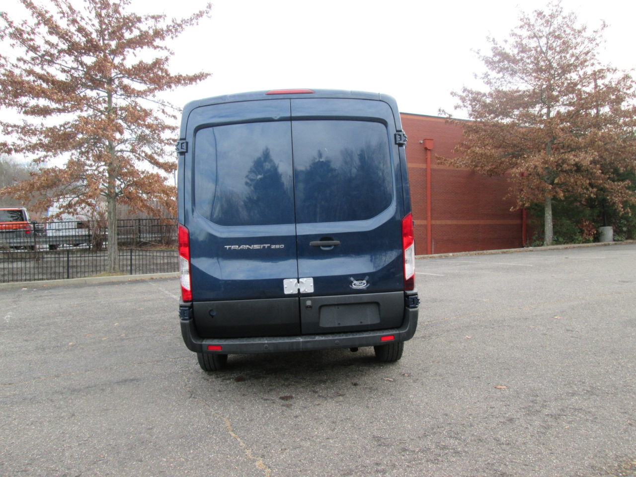 Ford Transit 250 Van Med. Roof w/Sliding Pass. 130-in. WB 2015