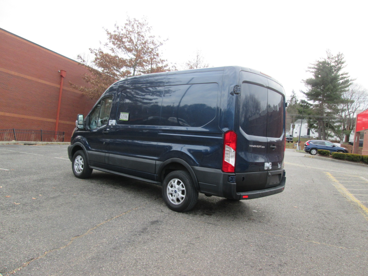 Ford Transit 250 Van Med. Roof w/Sliding Pass. 130-in. WB 2015