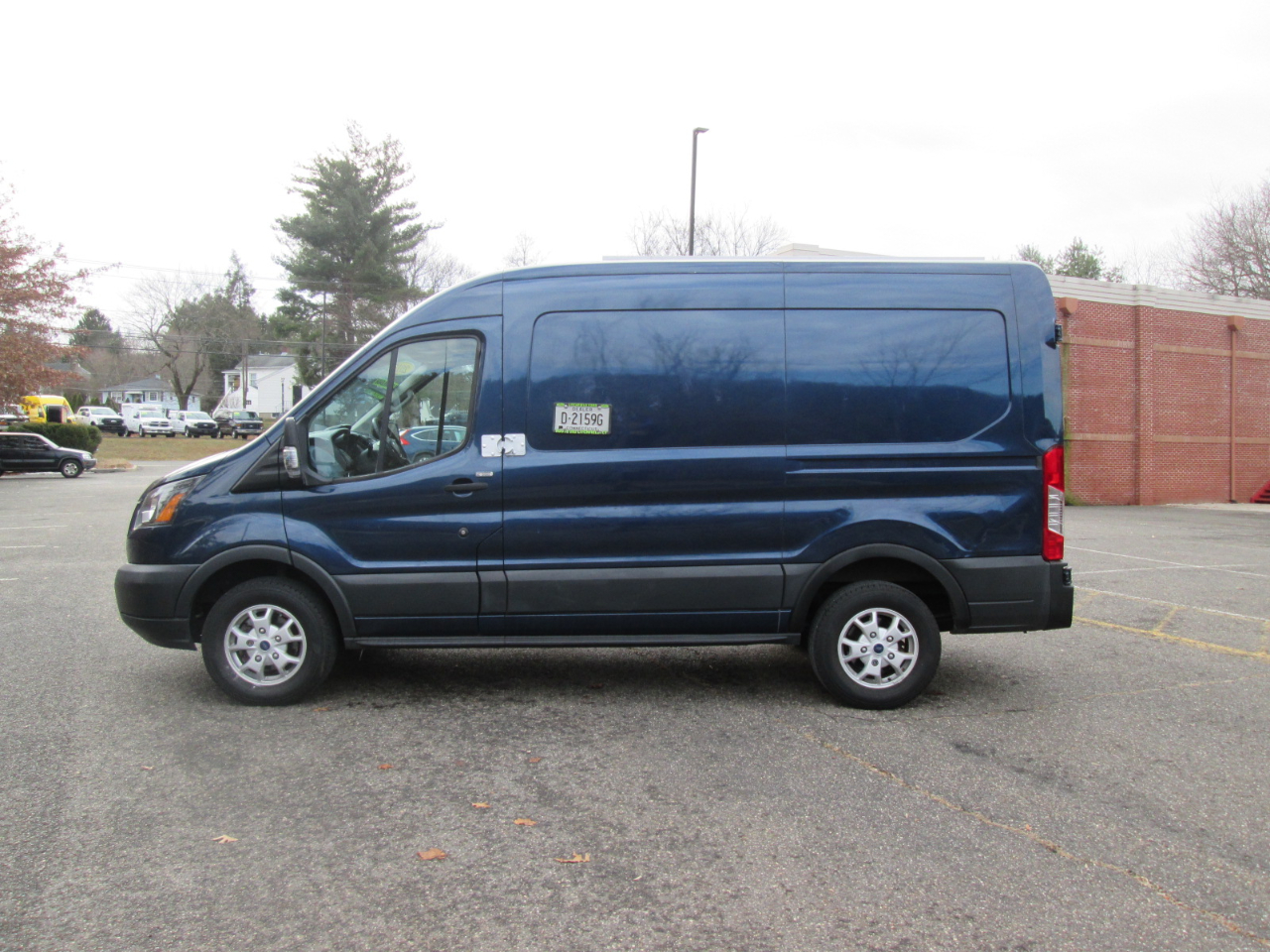 Ford Transit 250 Van Med. Roof w/Sliding Pass. 130-in. WB 2015