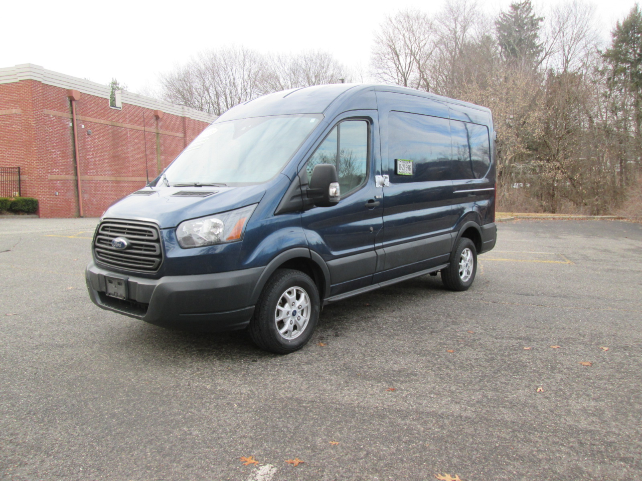 Ford Transit 250 Van Med. Roof w/Sliding Pass. 130-in. WB 2015