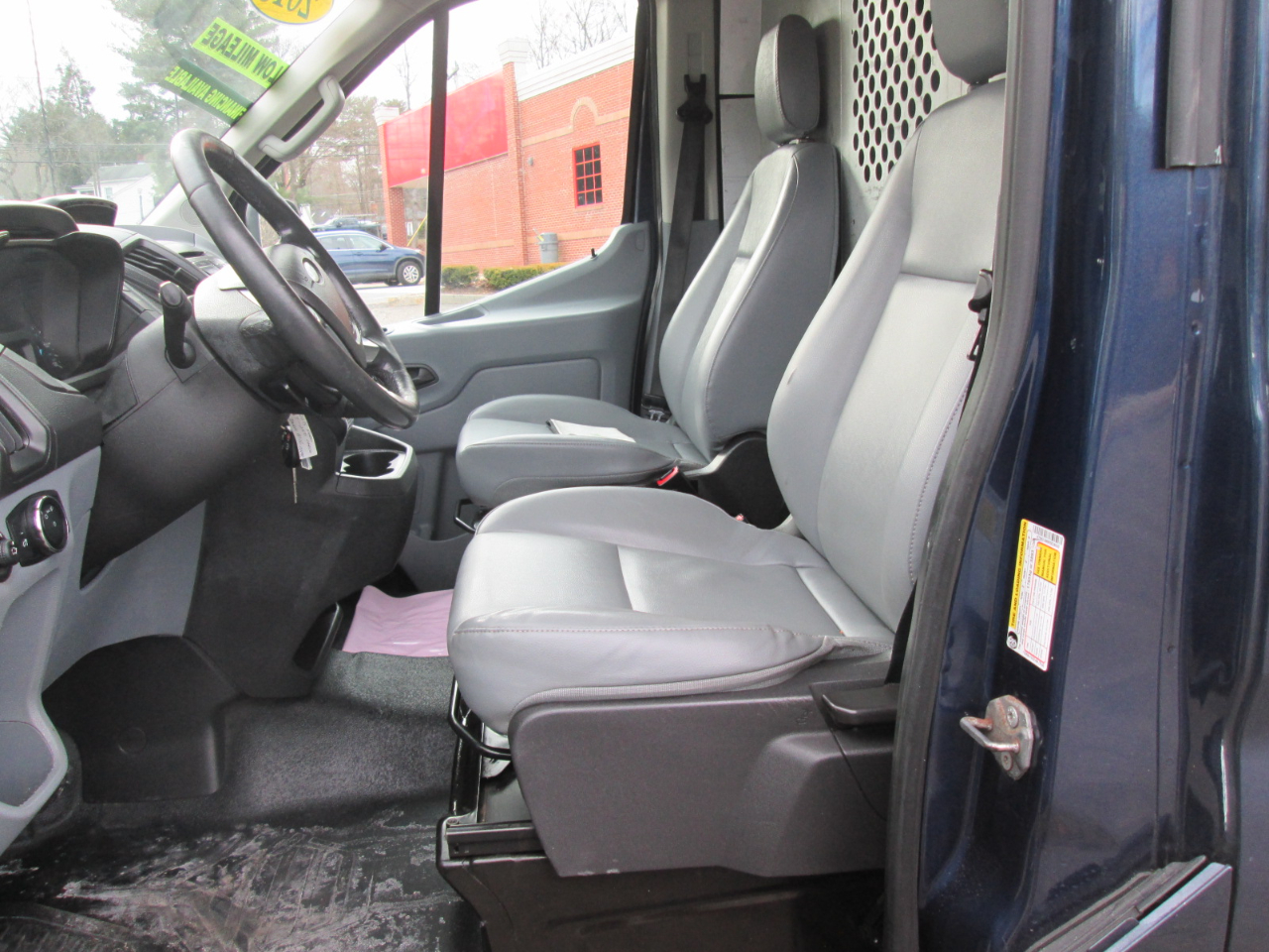 Ford Transit 250 Van Med. Roof w/Sliding Pass. 130-in. WB 2015