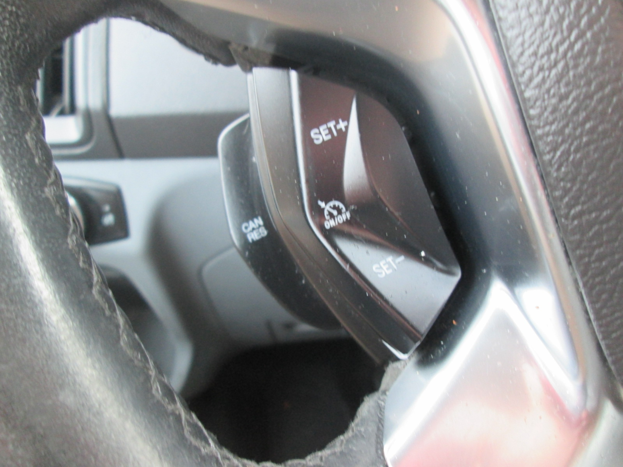 Ford Transit 250 Van Med. Roof w/Sliding Pass. 130-in. WB 2015