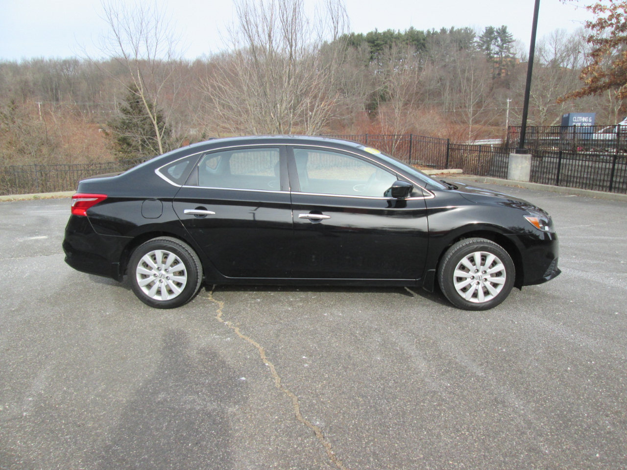 Nissan Sentra SV 4D Sedan 2017