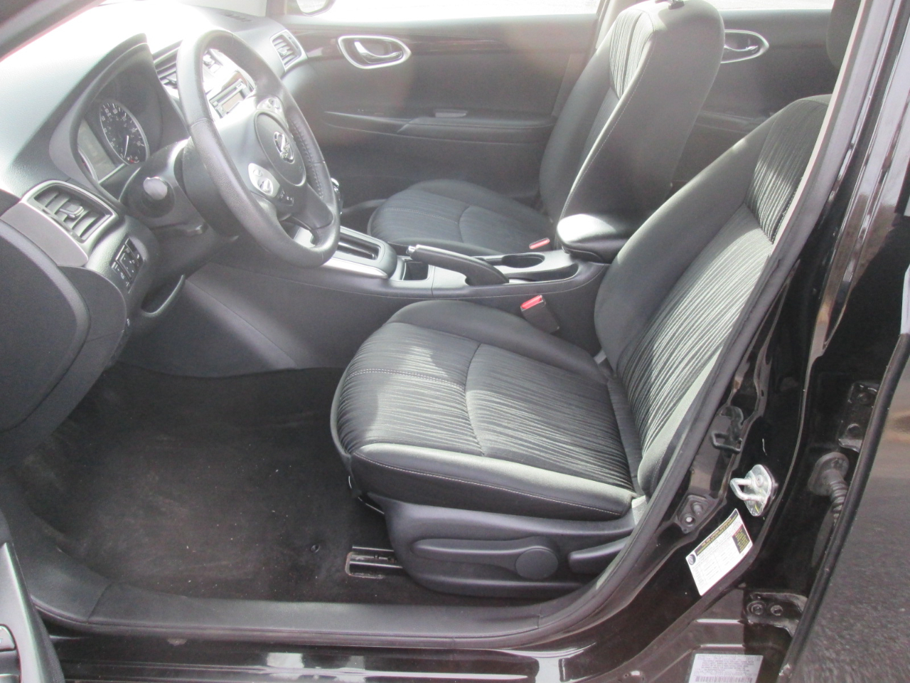 Nissan Sentra SV 4D Sedan 2017