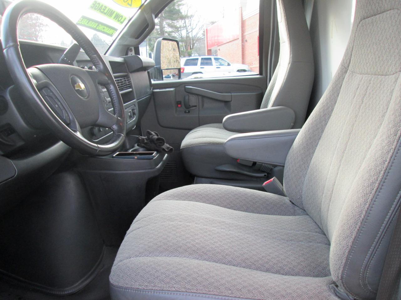 Chevrolet Express G3500 139" 2020