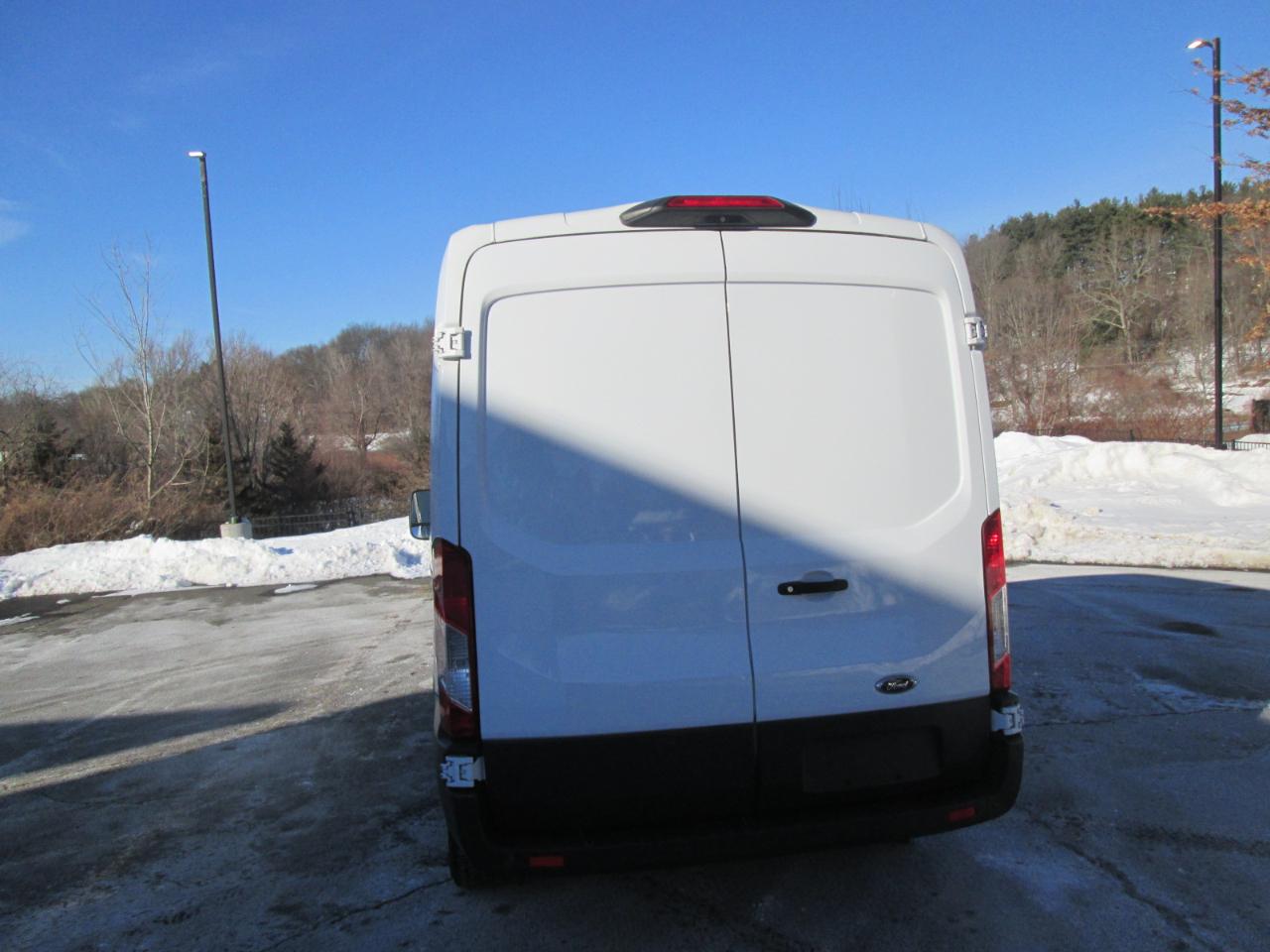Ford Transit 250 Van Med. Roof w/Sliding Pass. 130-in. WB 2018