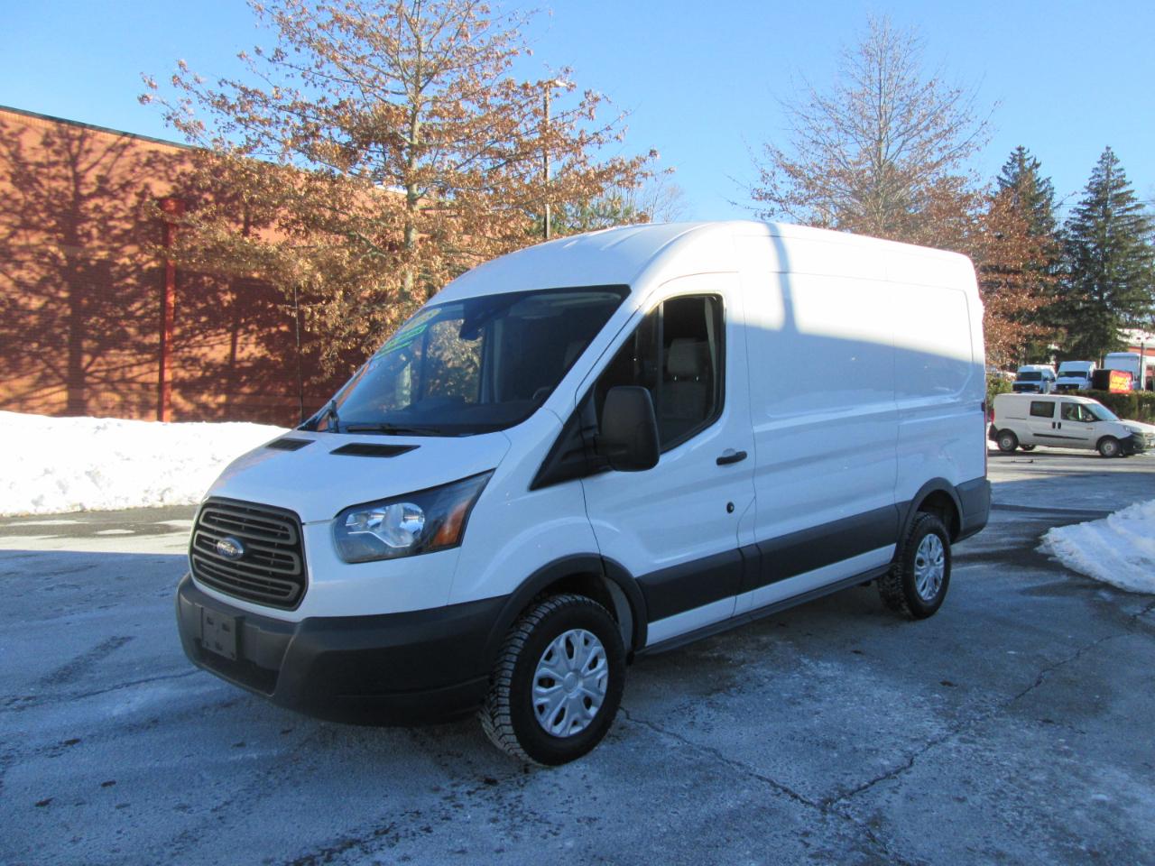 Ford Transit 250 Van Med. Roof w/Sliding Pass. 130-in. WB 2018