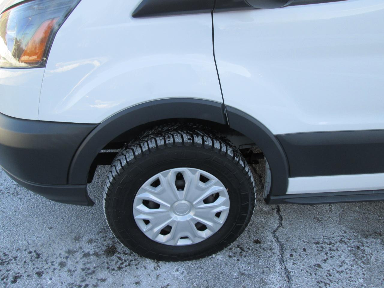 Ford Transit 250 Van Med. Roof w/Sliding Pass. 130-in. WB 2018