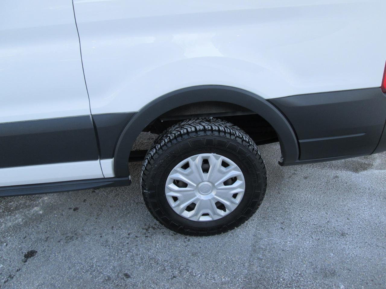 Ford Transit 250 Van Med. Roof w/Sliding Pass. 130-in. WB 2018