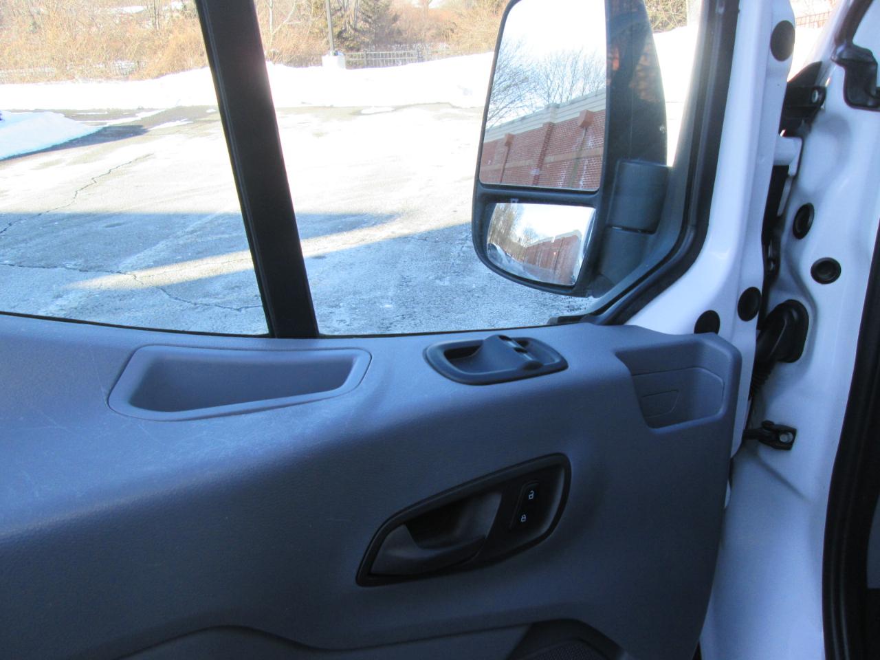 Ford Transit 250 Van Med. Roof w/Sliding Pass. 130-in. WB 2018