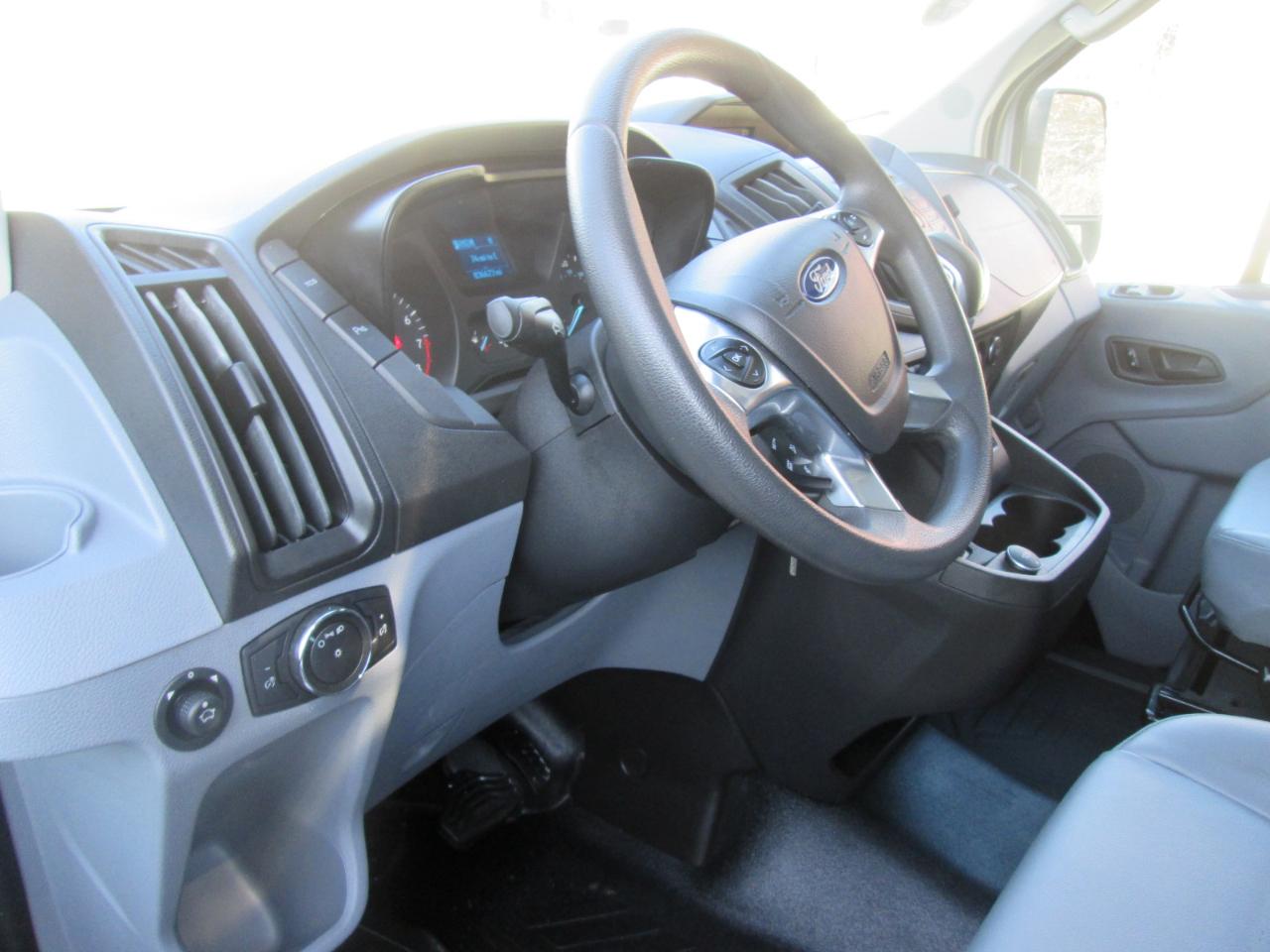 Ford Transit 250 Van Med. Roof w/Sliding Pass. 130-in. WB 2018