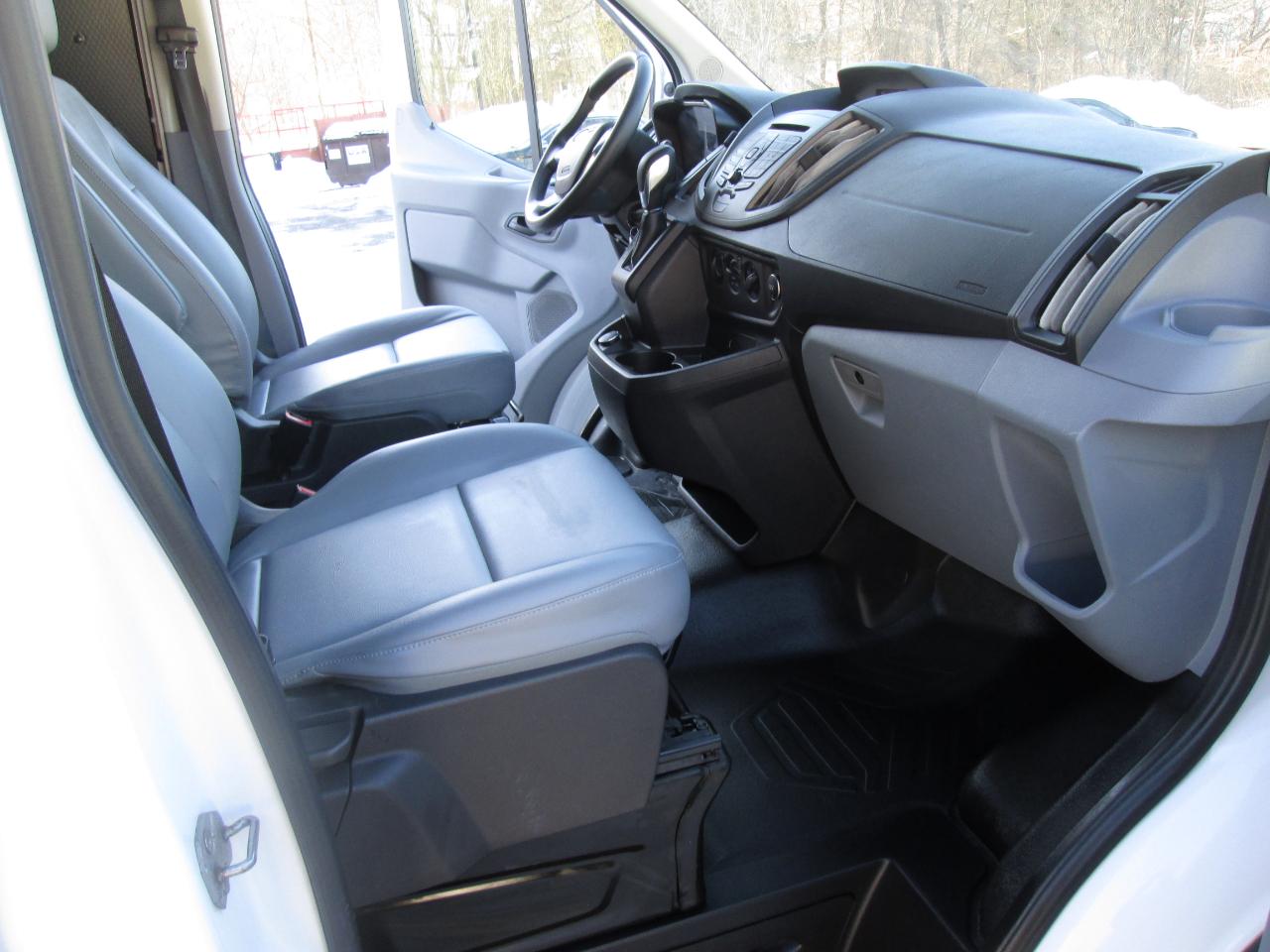 Ford Transit 250 Van Med. Roof w/Sliding Pass. 130-in. WB 2018