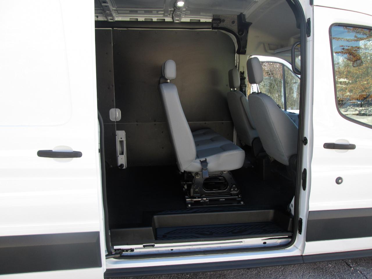 Ford Transit 250 Van Med. Roof w/Sliding Pass. 130-in. WB 2018