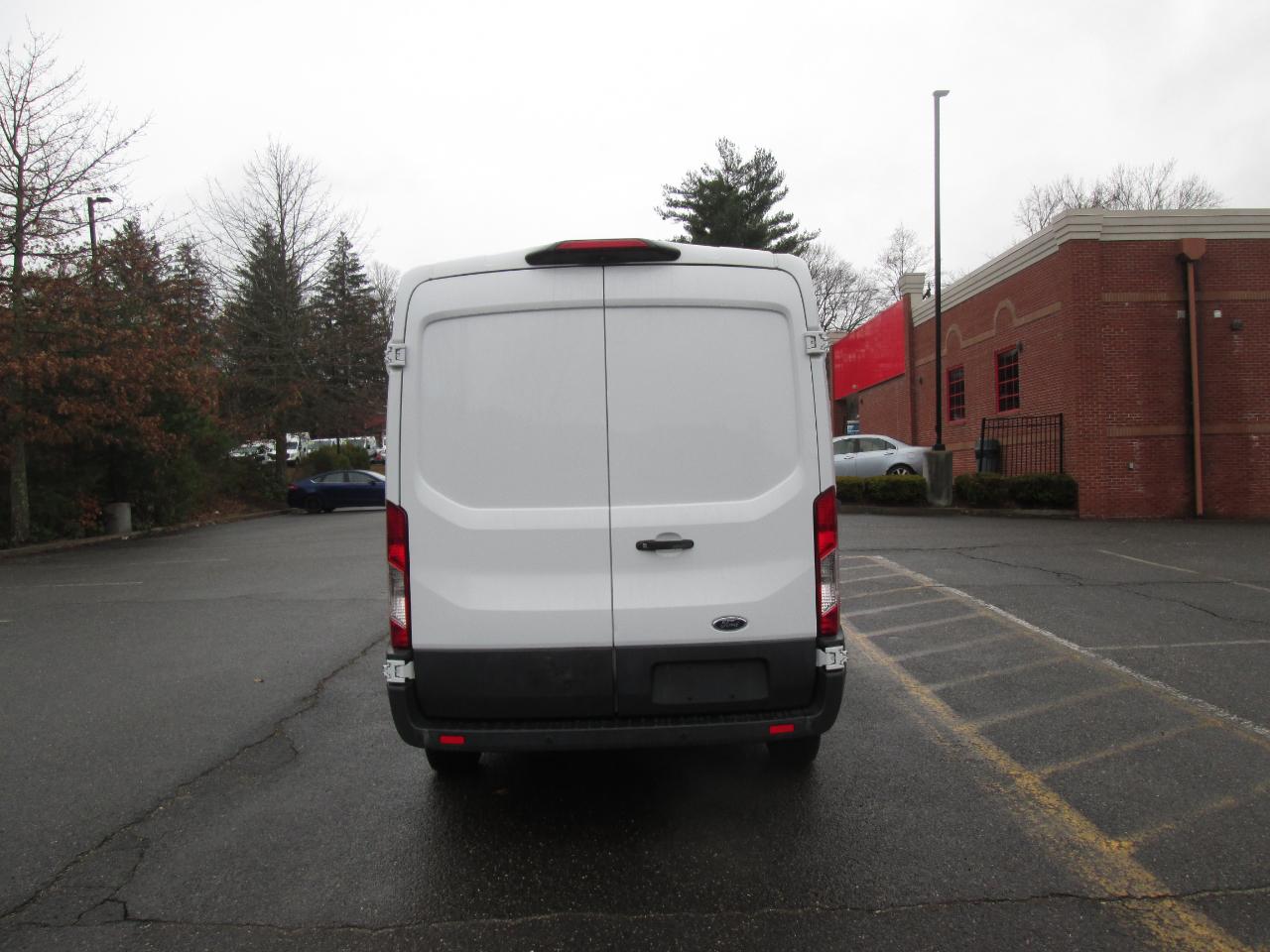 Ford Transit 250 Van Med. Roof w/Sliding Pass. 130-in. WB 2018