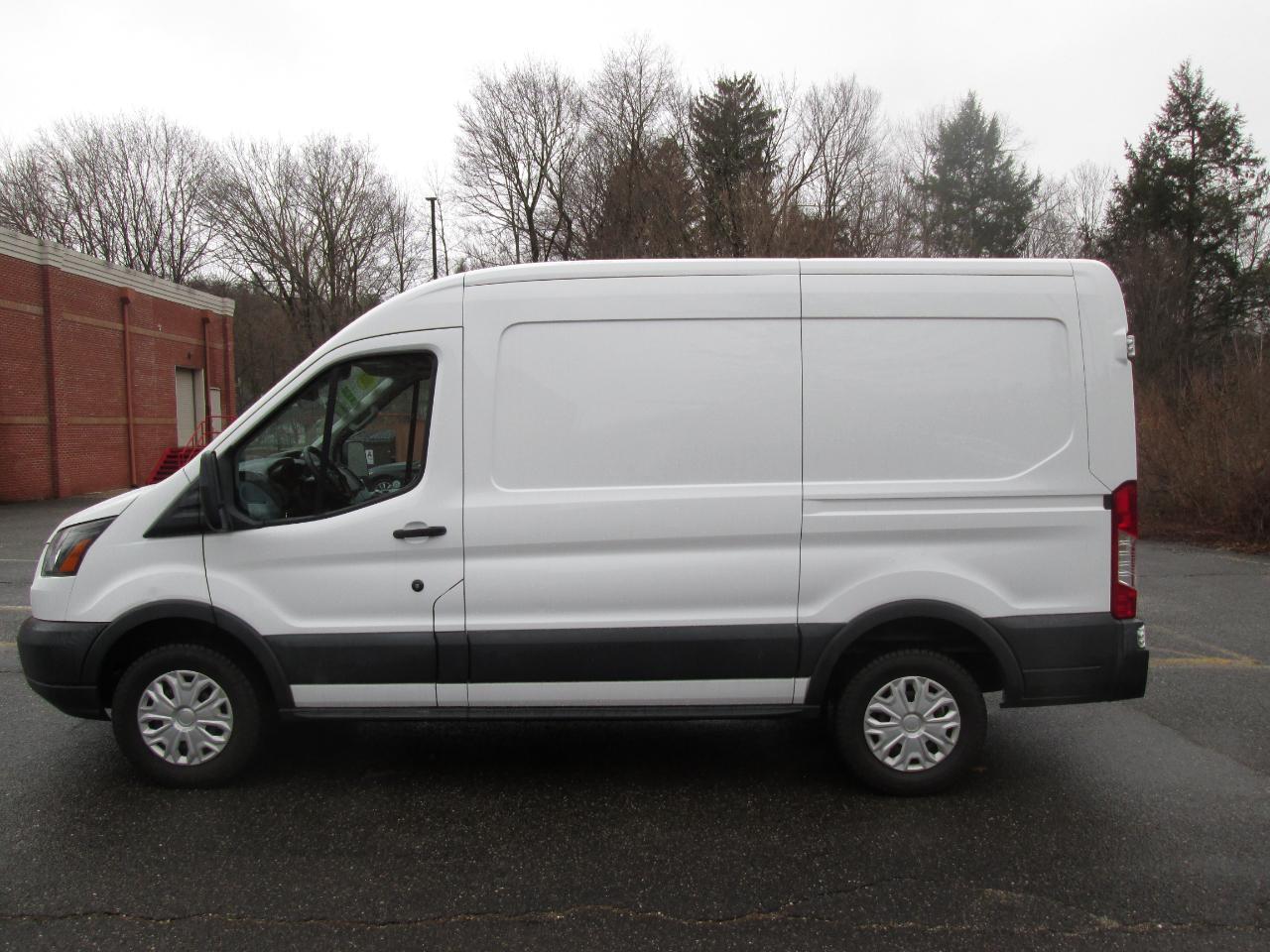 Ford Transit 250 Van Med. Roof w/Sliding Pass. 130-in. WB 2018